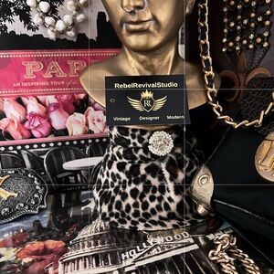 UNLISTED ACCESSORIES FOR LIVE SHOW